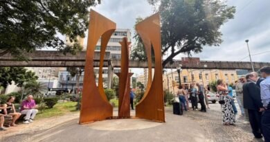monumento “A Lanterna – Luz Lígure no Mundo” em homenagem aos imigrantes italianos em Poços de Caldas-MG