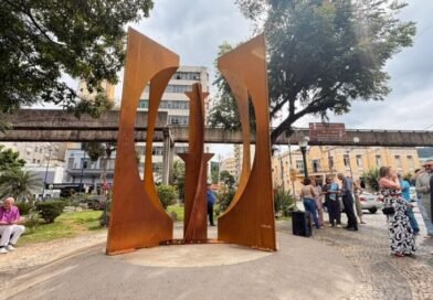 monumento “A Lanterna – Luz Lígure no Mundo” em homenagem aos imigrantes italianos em Poços de Caldas-MG