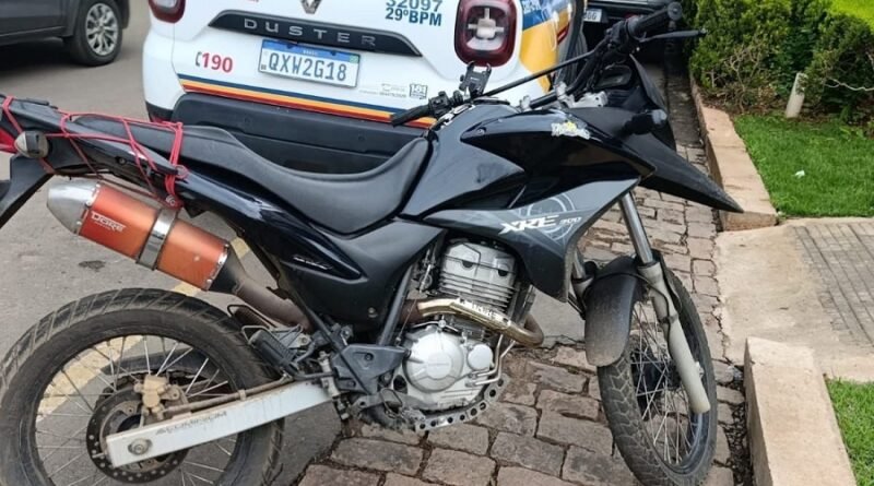 moto furtada recuperada pela PM em Campestre-MG
