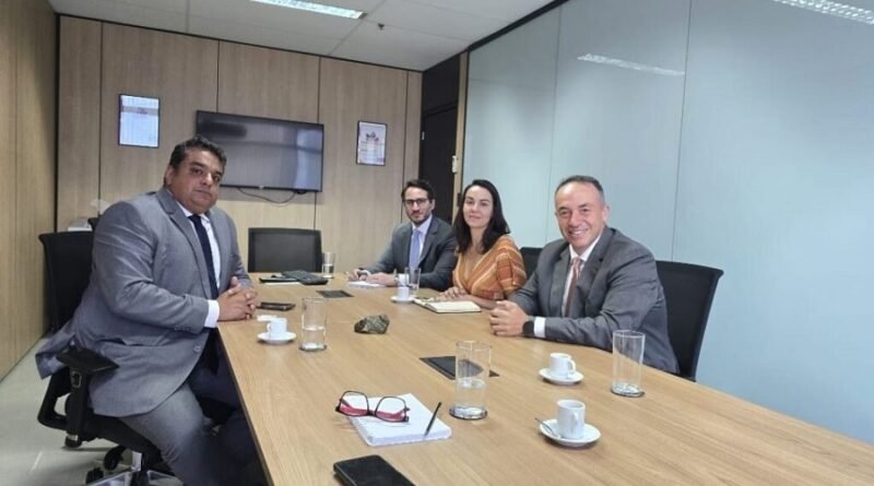 Prefeito Paulo Ney e o vice-prefeito Eduardo Januzzi em Brasília