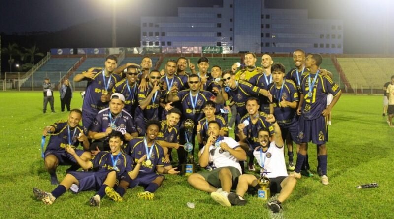 equipe Chelsea Poços campeã da Supercopa de Futebol Amador 2026