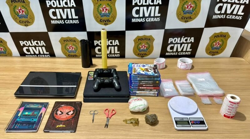 drogas e material para embalagem apreendidos pela Policia Civil