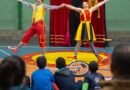 Circo “invade” escolas públicas do Sul de Minas e transforma salas em picadeiro itinerante “O Show de Mostacho e Peperina”