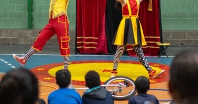 Circo “invade” escolas públicas do Sul de Minas e transforma salas em picadeiro itinerante “O Show de Mostacho e Peperina”