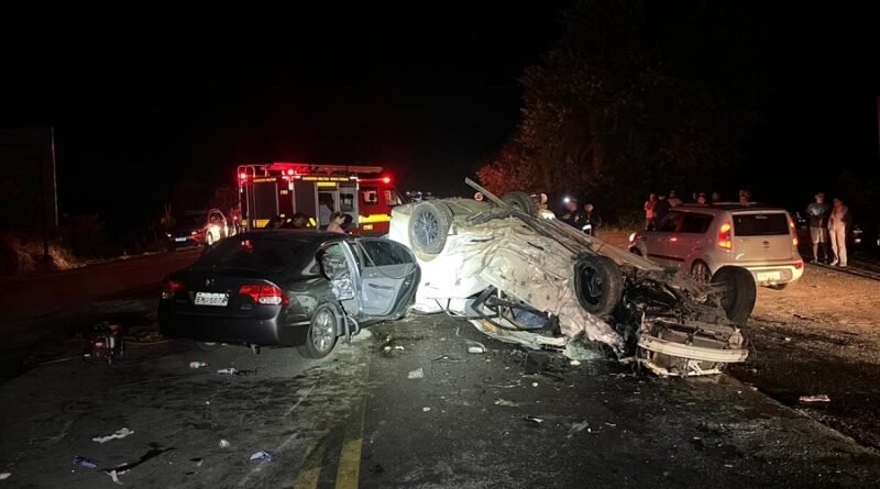 carros envolvidos em acidente fatal na MG 179 em Espírito Santo do Dourado