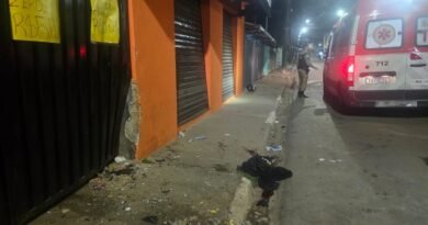 parede onde motociclista bateu violentamente na zona sul da cidade