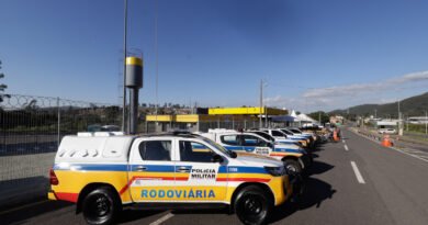 viaturas da Polícia Militar Rodoviária na base da PMRv no Marco Divisório em Poços de Caldas-MG