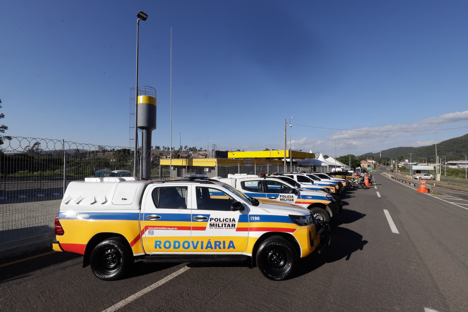 viaturas da Polícia Militar Rodoviária na base da PMRv no Marco Divisório em Poços de Caldas-MG