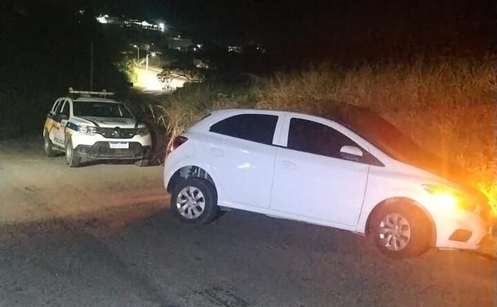 carro roubado recuperado pela pm