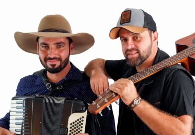 Dupla Jonas & Diogo se apresenta  na Queima de Alho em prol da Paróquia Nossa Senhora das Graças