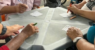 idosos durante o bingo da cidadania
