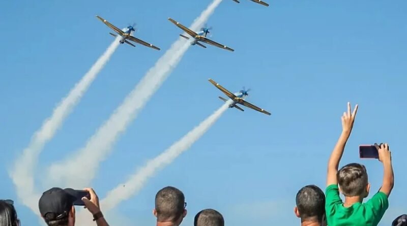 aviões da Esquadrilha da Fumaça em Poços de Caldas-MG