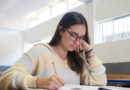 Estudantes mineiros já podem solicitar isenção da taxa de inscrição do Enem 2026 estudante em sala de aula