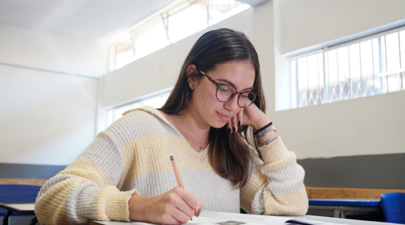 estudante em sala de aula