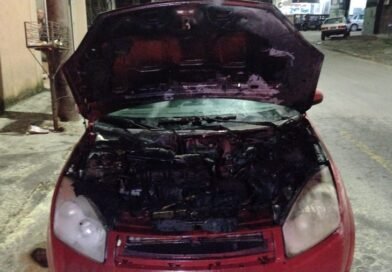 carro incendiado na zona leste