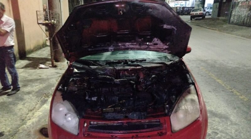 carro incendiado na zona leste