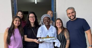 merendeira Aparecida de Fátima dos Santos com o nhoque de forno