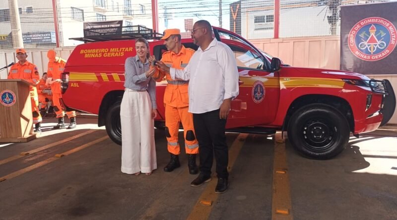 entrega da nova viatura do corpo de bombeiros
