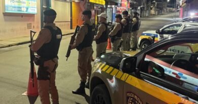 Policiais militares durante operaçao antiexplosão na regiao