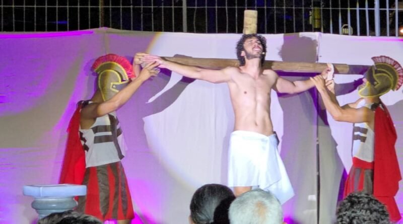 cena da peça Pelos Caminhos do Golgota em Poços de Caldas