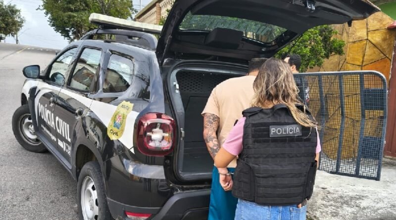 homem sendo preso por descumprir medida protetiva de urgência