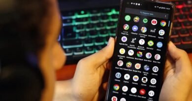 tela de celular com aplicativos de redes sociais