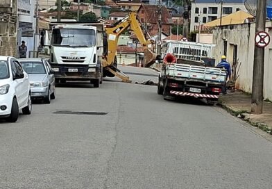 equipe do Dmae durante manutenção de rede no Country Club