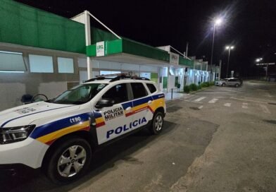 viatura da PM na UPA