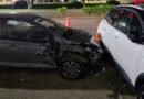 Carro é arrastado por caminhão na Avenida João Pinheiro carros envolvidos em acidente na avenida João Pinheiro