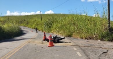 Motociclista fica gravemente ferido em acidente na Poços-Palmeiral moto envolvida em acidente na rodovia Poços-Palmeiral