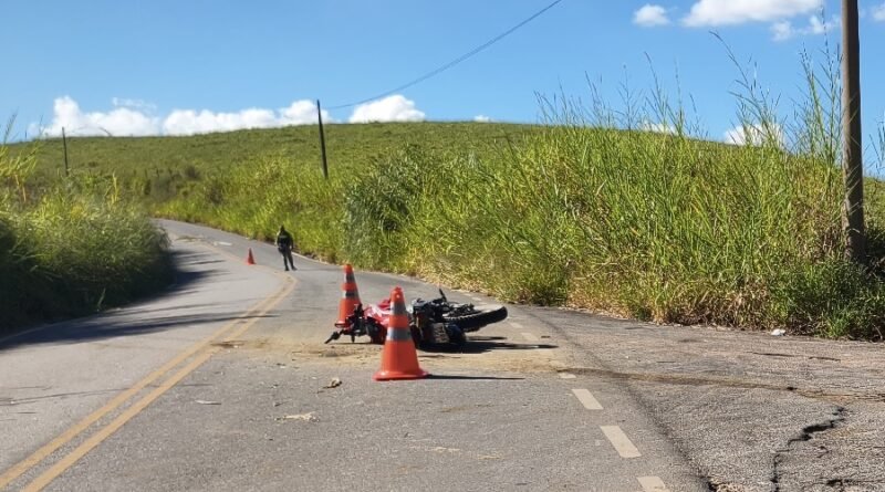 Motociclista fica gravemente ferido em acidente na Poços-Palmeiral moto envolvida em acidente na rodovia Poços-Palmeiral