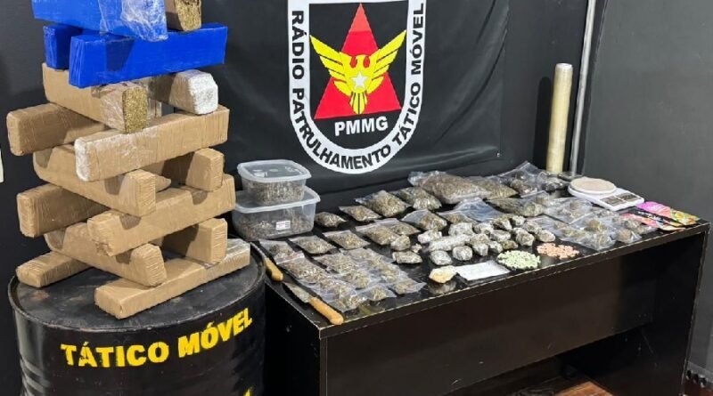 PM apreende mais de 30 quilos de drogas em chácara na zona rural de Caldas PM apreende mais de 30 quilos de drogas em chácara na zona rural de Caldas