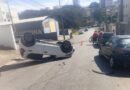 Motorista passa mal ao volante e capota carro na zona oeste carro após capotamento na zona oeste de Poços de Caldas