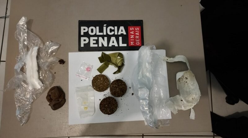 Mãe é presa após passar droga para o filho no presídio droga apreendida no presídio de Poços de Caldas