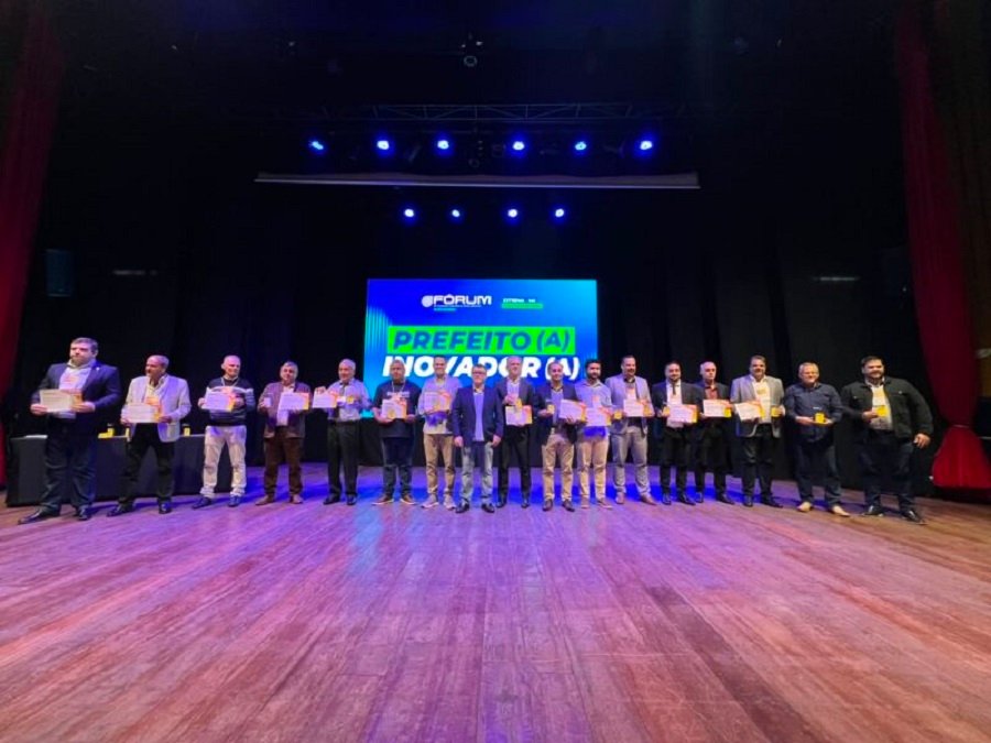 prefeitos durante o Fórum de Cidades Digitais e Inteligentes do Sul de Minas