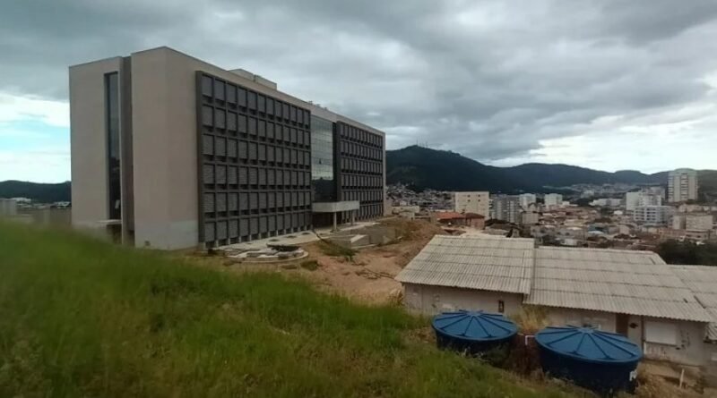 Obra do novo Fórum deve ser retomada a partir de agosto obra do novo fórum de Poços de Caldas
