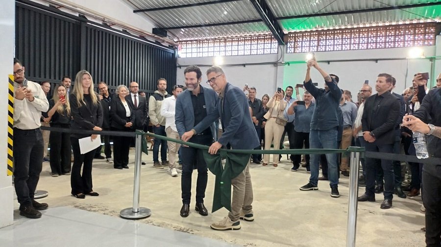 Rafael Moreno, CEO da Viridis e Franco Martins, Secretário de Desenvolvimento Econômico durante a inauguração oficial do Centro de Pesquisa e Processamento de Terras Raras
