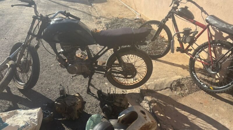 PM desarticula esquema de adulteração de motos furtadas em Campestre moto, bicicleta motorizada e motores adulterados