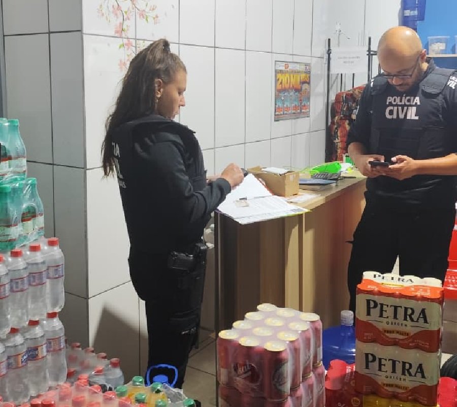 policiais civis durante operação em Andradas