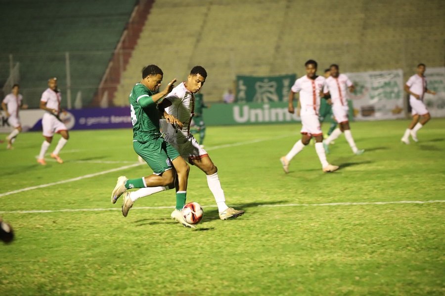 jogadores da Caldense e do Guarani