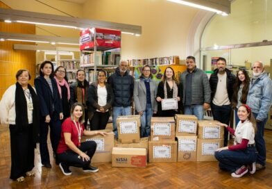 Flipoços 2026 transforma solidariedade em leitura e doa quase mil livros para instituições de Poços de Caldas e região entrega de livros areecados durante o Flipoços 2026