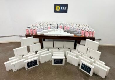 Carga milionária de Iphone apreendida pela PRF é levada para depósito da Receita Federal em Poços de Caldas Carga milionária de Iphone apreendida pela PRF é levada para depósito da Receita Federal em Poços de Caldas