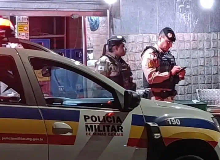 policiais militares durante ocorrencia de tentativa de homicídio