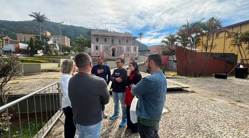 Sindserv aciona Justiça para resguardar direitos de servidores convocados para o “Dia E” diretoria do Sindserv na praça do Museu