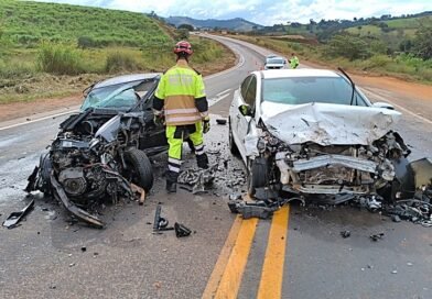 Acidente entre três veículos causa morte de motorista na MGC 491 em Areado carros envolvidos em acidente na MGC 491 em Areado