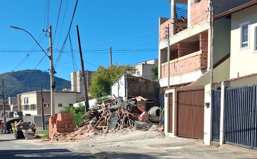 calçada obstruída