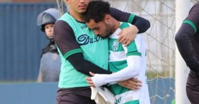 Caldense perde no Ronaldão e é rebaixada para a Terceira Divisão jogadores da Caldense após o rebeixamento
