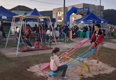 Chega Junto conclui mais uma etapa e amplia atendimentos na Zona Leste crianças brincando no parque infantil do monte verde