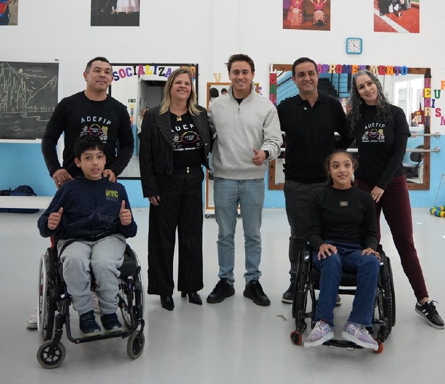 deputado federal nikolas ferreira em visita a adefip