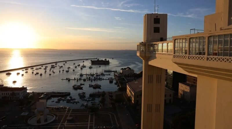 Lei torna Salvador capital simbólica do Brasil em 2 de Julho elevador Lacerda em Salvador